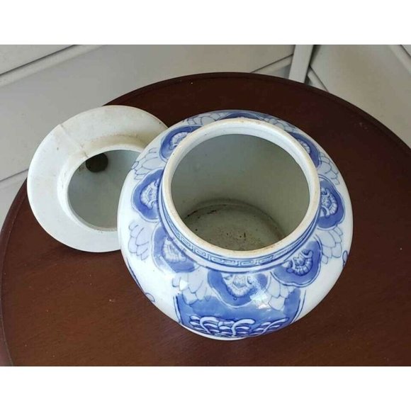 Vintage Blue and White Ginger Jar Urn 9" Handpainted Birds and Flower Porcelain - Picture 5 of 5